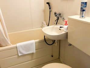 ・[Bathroom] It will be a unit bath with a washbasin and a shower.