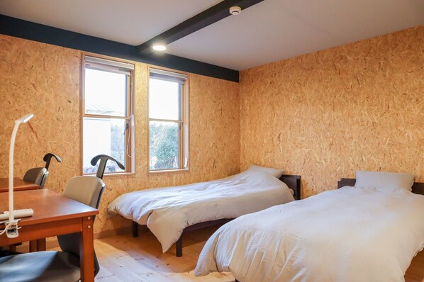 ・[Guest Room/Holstein] Fully equipped with fluffy beds. Please relax and unwind after a long day of work.