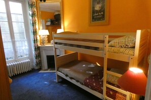 Chambre à 2 lits superposés