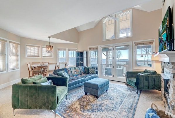 Living Room--- Mountain View/Lots of Light