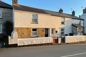 Welcome to Copper Bal Cottage in Marazion, Cornwall!