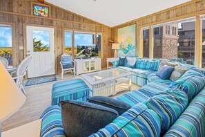 Surf or Sound Realty - 1114 - Blue Heaven - Great Room -2