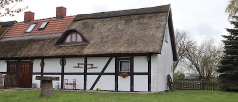 Außenseite Ferienhaus [Sommer]