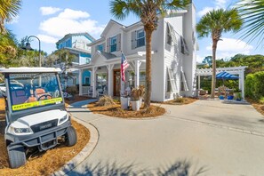 Complimentary Paddle Boards, Bikes, & Rentable Golf Cart