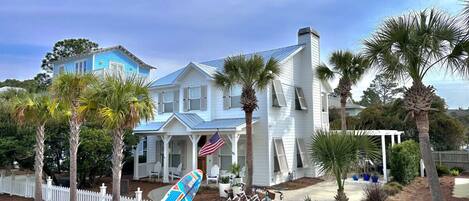 Sunny Seagrove - Complimentary Bikes & Paddle Boards