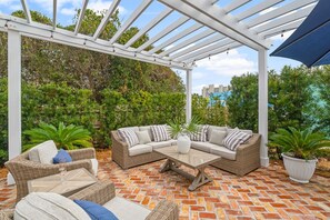 Large Outdoor Entertainment Area