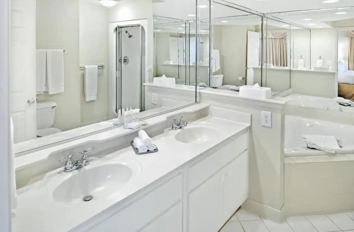 Lovely 4 Bedroom Suite @ Greensprings Vacation Resort