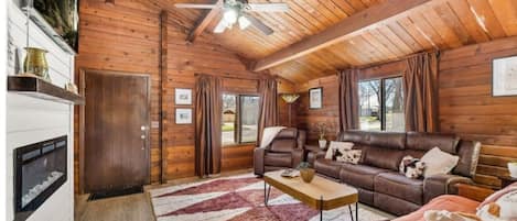 Relax surrounded by red cedar logs, vaulted ceilings, and12-foot fireplace. 