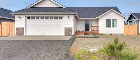 Ocean Shores Vacation Rental | 3BR | 2BA | Step-Free Access | 1,460 Sq Ft