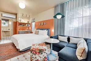 Unit with Queen bed