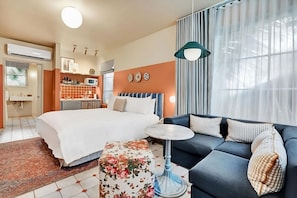 Unit with Queen bed