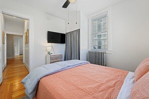 Bedroom 2 - Queen