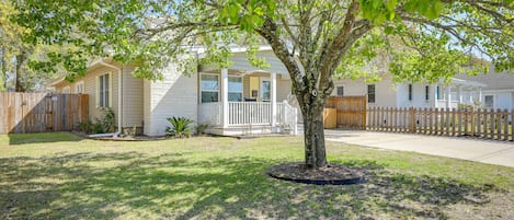 Morehead City Vacation Rental | 3BR | 3BA | 3 Steps to Enter | 1,500 Sq Ft