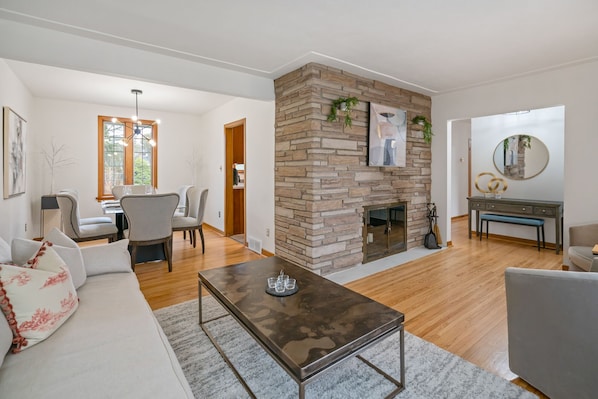 Welcome to our home! Red Maple Retreat in Niagara-on-the-Lake for up to 6 guests