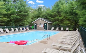 3-minute walk to the private community pool!