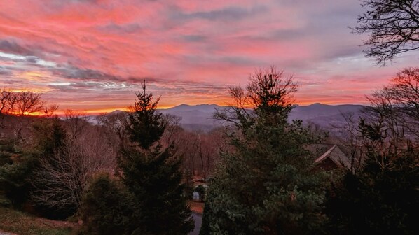 Enjoy the stunning sunrise from the balcony.