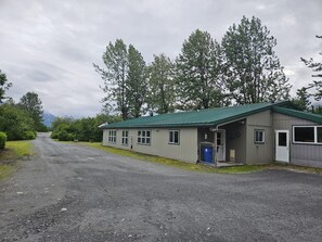 VRBO Entry Laundry/Mud Room