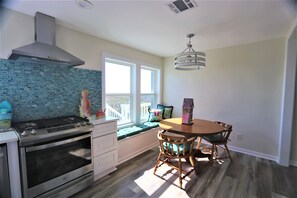 Beautiful fully loaded kitchen. Has everything you could need Pots and pans, glassware and dishes