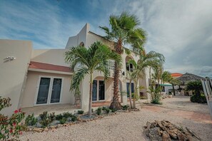 Villa de Leon, suitable for 14 persons. 5 bedrooms, 5 bathrooms (111)