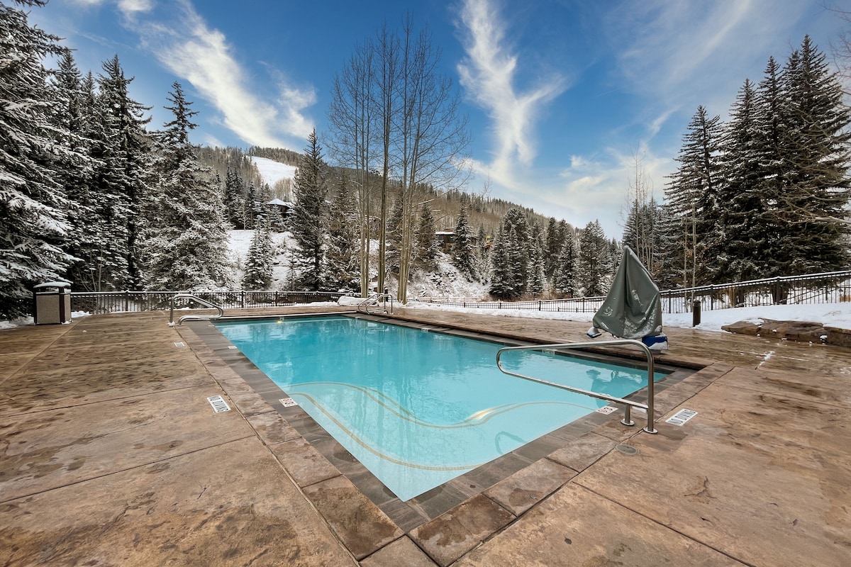 Ski-in/ski-out Lionshead Village condo with hot tubs, pool, gym – steps to lifts