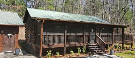 Peace of Paradise-Blue Ridge cabin rental-Exterior