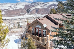 Vail View puts you directly between Vail Ski Resort and Beaver Creek Resort.