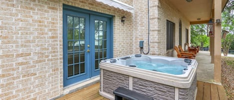 Hot tub on the deck