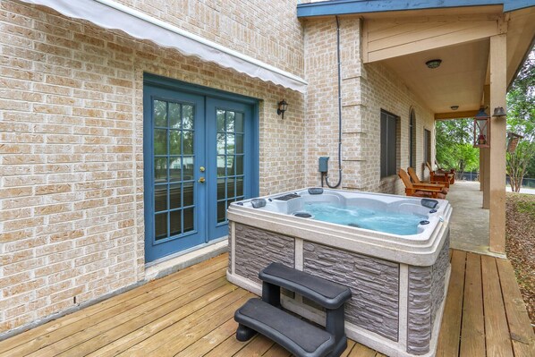 Hot tub on the deck