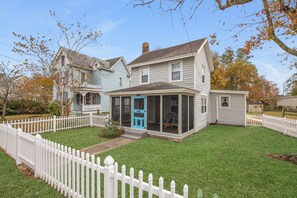 Welcome to Painted Pony Cottage on Chincoteague Island.