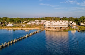 Located directly on the Chincoteague Bay with a Pier for fishing and crabbing!
