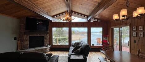 Newly renovated Rainy Lake cabin