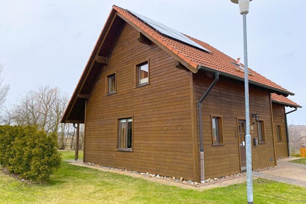 Außenseite Ferienhaus [Sommer]