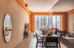 El mobiliario, la decoración y los servicios pueden variar ligeramente.