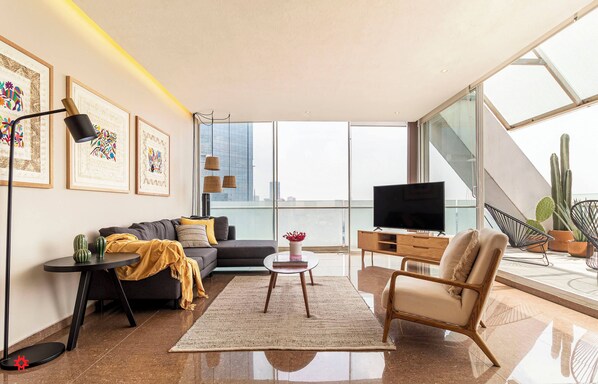 Furnishings, decor and amenities may slightly vary.