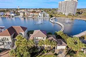 Sun N' Sea Sanctuary - Close to the Lake Walkover!