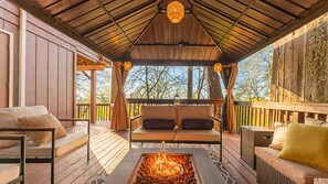 Lower deck outdoor gazebo/seating area w/firepit