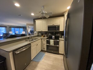 Upgraded kitchen and breakfast bar that seats 4!