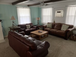 Furniture, Indoors, Living Room, Couch, Lamp