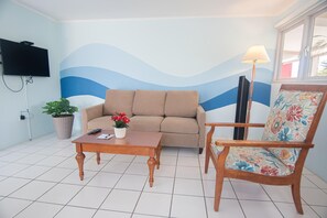 Cozy, Central & Quiet ~ Close to the Beach ~ Pool! (10960)
