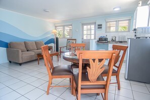 Cozy, Central & Quiet ~ Close to the Beach ~ Pool! (10961)