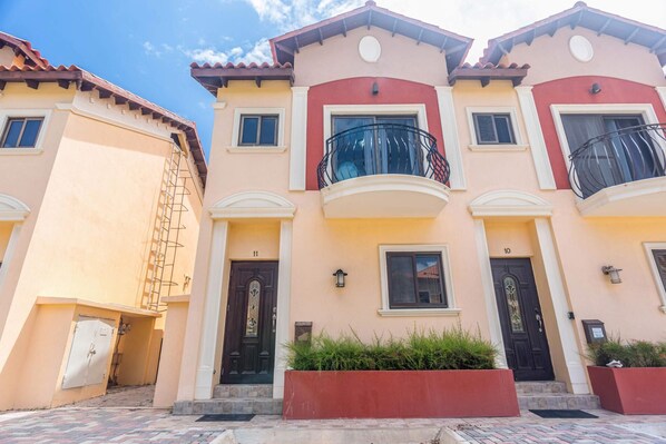 Love at first sight! Fall in love with our captivating front view and all it offer.