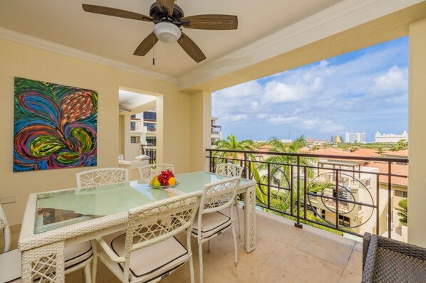Enjoy the beautiful Aruban weather outside in the balcony while dining with your friends or family.