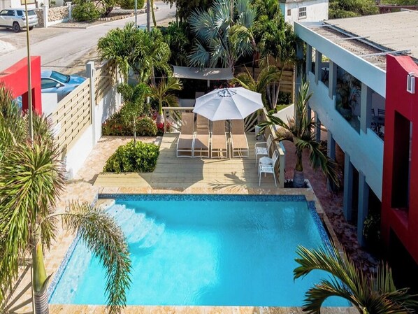 Enjoy the beautiful Aruban weather outside lounging by the pool 