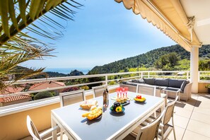 Balcony with sea view 