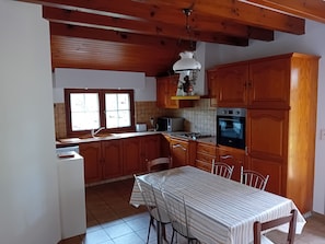 Cuisine équipée lave vaisselle et four encastré