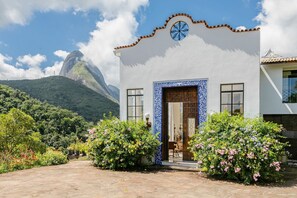 Facade / entrance,Mountain view,Property building