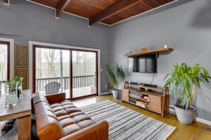Living Room | 1st Floor | Full Sleeper Sofa | Central Heating | Smart TV