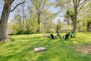 Wooded Backyard | Fire Pit | Horseshoes