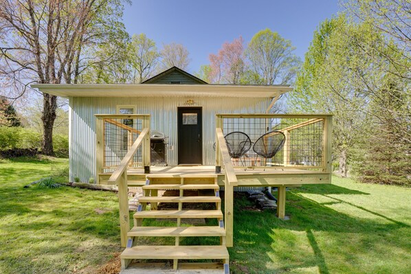 Fayetteville Vacation Rental | 3BR | 2BA | 1,212 Sq Ft | Steps Required