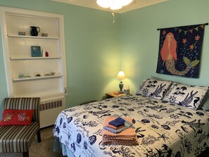 Lamp, Home Decor, Bed, Furniture, Indoors